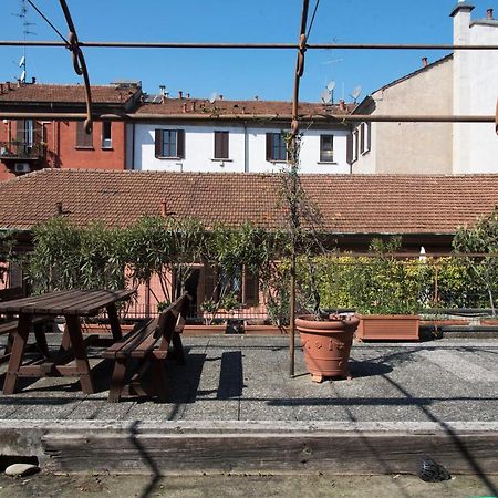 Peaceful Court Apartment In Shopping District Милано Екстериор снимка