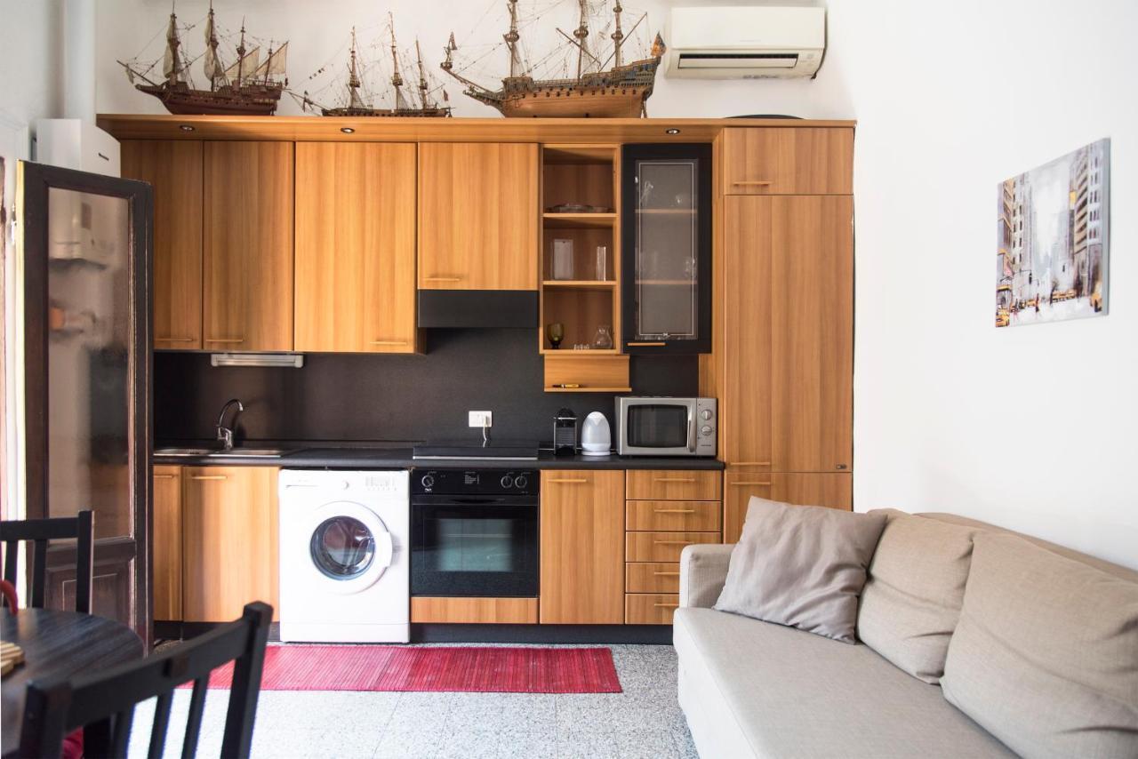 Peaceful Court Apartment In Shopping District Милано Екстериор снимка