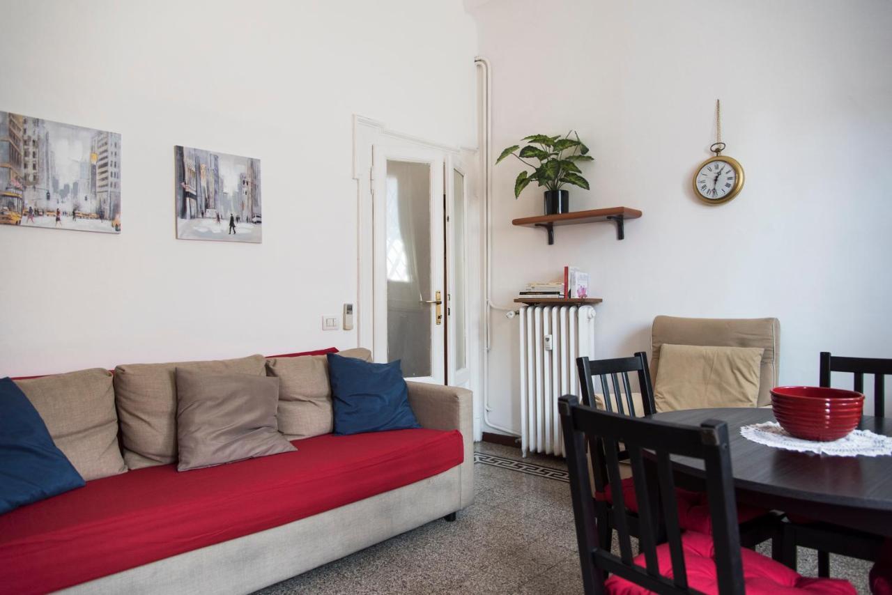 Peaceful Court Apartment In Shopping District Милано Екстериор снимка
